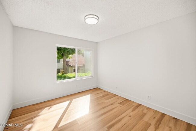 Building Photo - 974 Quarterhorse Ln