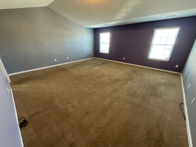 Building Photo - Large 5 bedroom home in Established Neighborhood ready to rent!