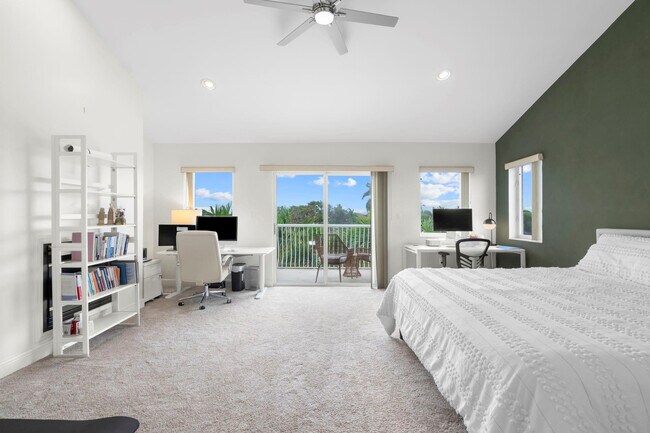 Building Photo - 2739 NE 15th St