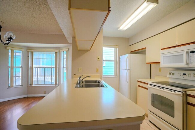 Building Photo - 2747 N Poinciana Blvd