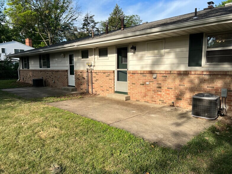 Building Photo - 2102 Pond St