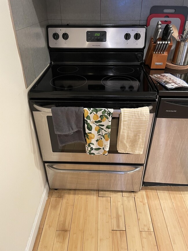 Building Photo - 11 Commonwealth Ct