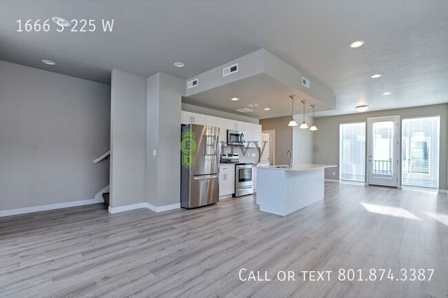 Building Photo - 1666 S 225 E