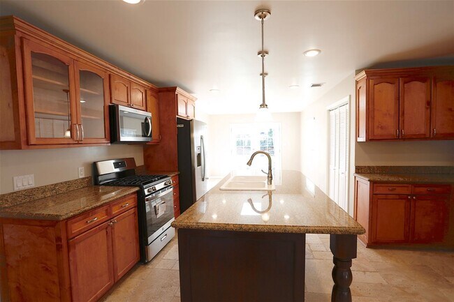 Building Photo - Beautiful North Hollywood 3 Bedroom, 2 Bath Single Family Home  *** Non-Smoking***