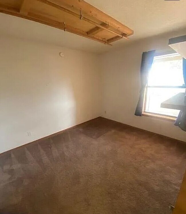 Building Photo - 2 Bed 2 Bath-NE Heights Townhome-Available September 1
