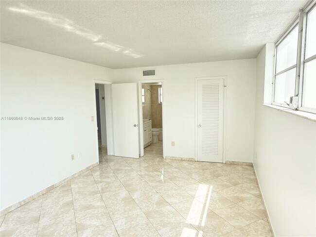 Building Photo - 1075 93rd St