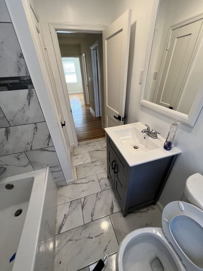 Building Photo - Stunning Updated 3BR/2BA Row Home in the Heart of Towson