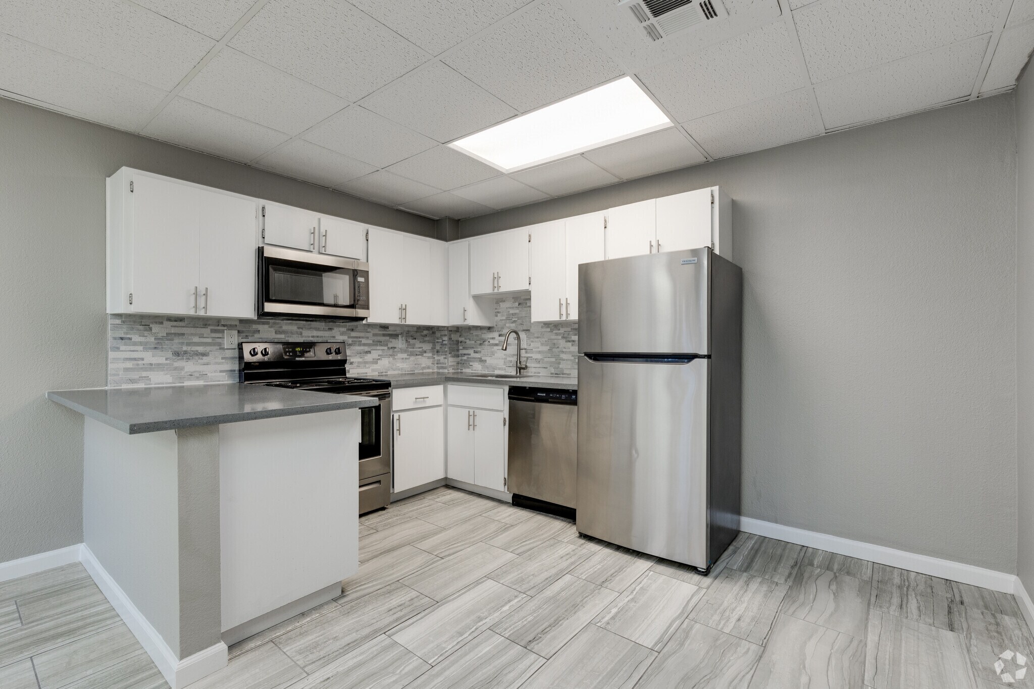 Mark 1 Apartments 1020 E Desert Inn Rd Las Vegas NV 89109 Apartment