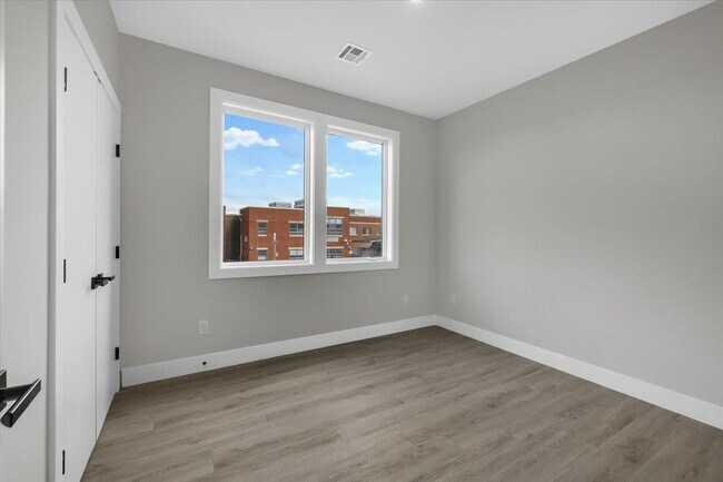 Building Photo - 327 69th St