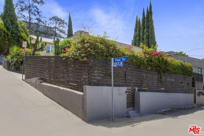 Building Photo - 1806 Ashmore Pl