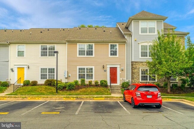 Building Photo - 43585 PATCHING POND Sq