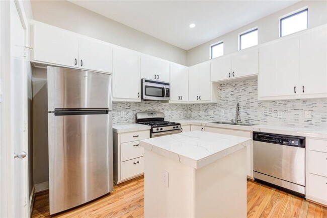 Building Photo - 8715 Meadowcroft Dr