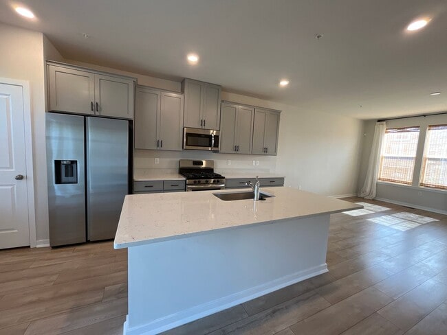 Building Photo - Beautifully maintained 3-bedroom, 2.5-bath...