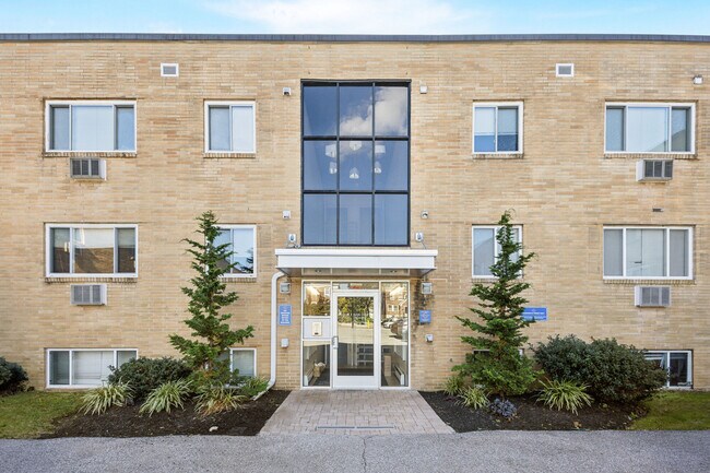 Building Photo - Leverington Court Apartments