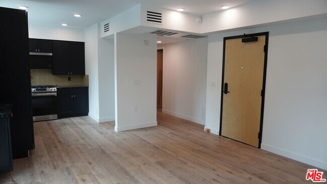 Building Photo - 10867 Fruitland Dr