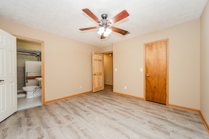 Building Photo - 14151 Grover Rd