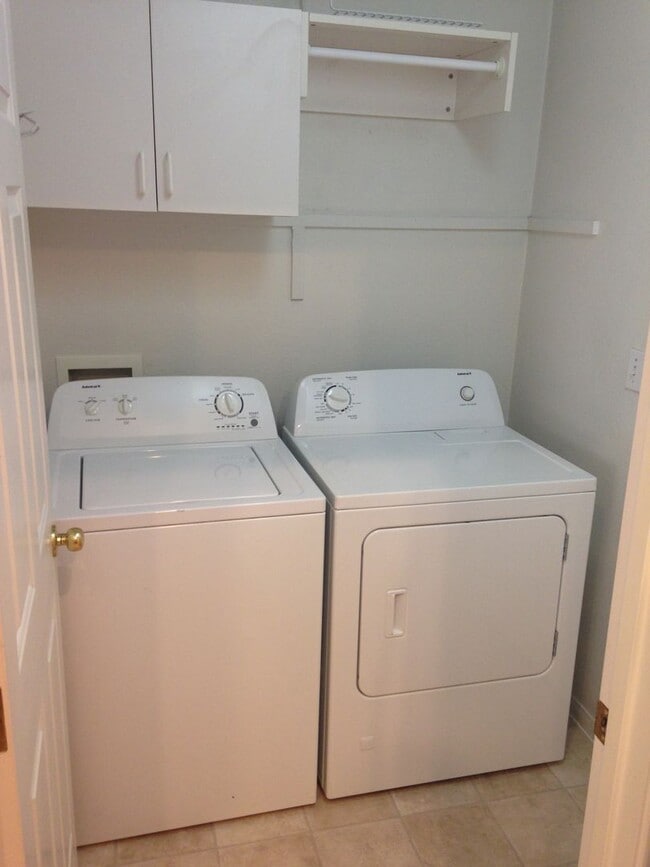 Building Photo - Great Single Story 3 Bedroom in the SW!