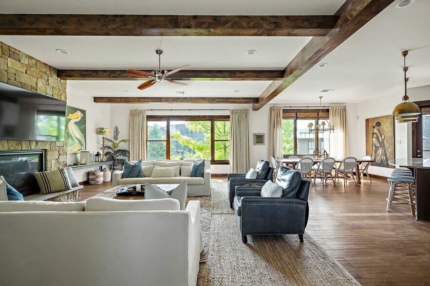 Primary Photo - 19221 Lost Tree