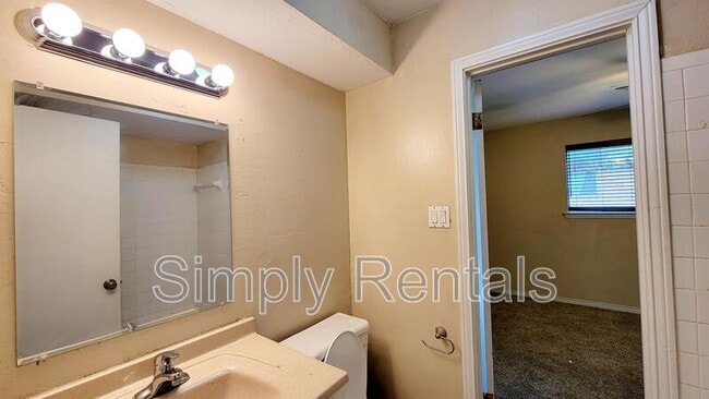 Building Photo - 2614 Tanglewood Dr