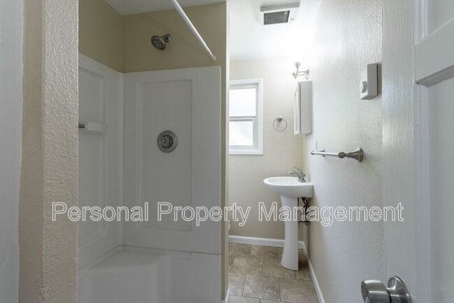 Building Photo - 3108 Thompson Ave