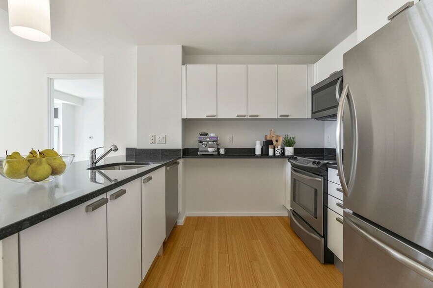 Building Photo - 2 Earhart St