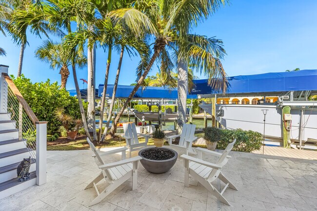 Building Photo - 165 1st St E