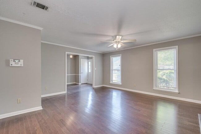 Building Photo - 2453 Riverlook Dr