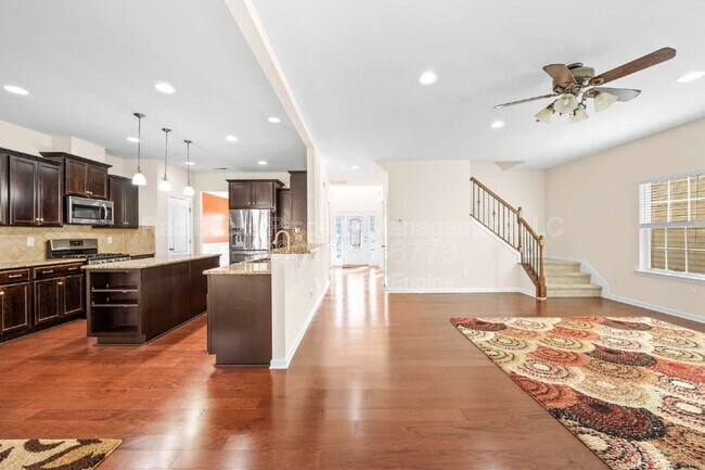 Building Photo - 4860 Pepper Dr