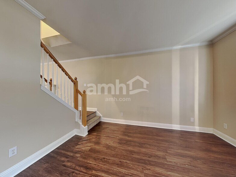 Building Photo - 3284 Creek Trace E