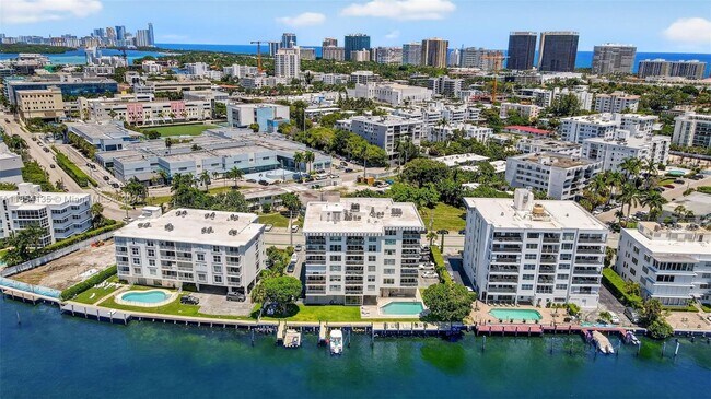 Building Photo - 9250 W Bay Harbor Dr