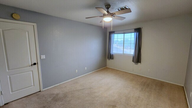Building Photo - 3 Bedroom + Office Home in the Vineyards Community Near W Germann Rd and S Dobson Rd!