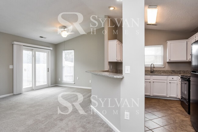 Building Photo - This home exudes a cheerful and welcoming ...