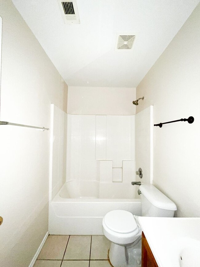 Building Photo - 211 W Bobwhite Ln