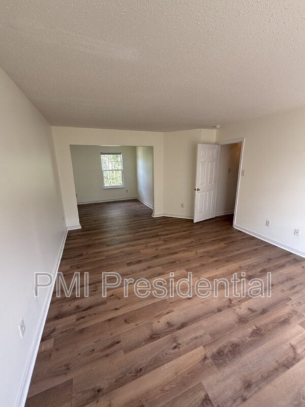 Building Photo - 3925 Hallwood Farms Rd