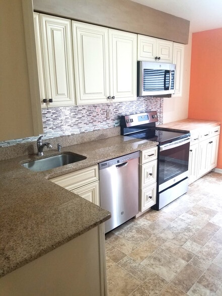 more Kitchen - 503 Seminole Gdns