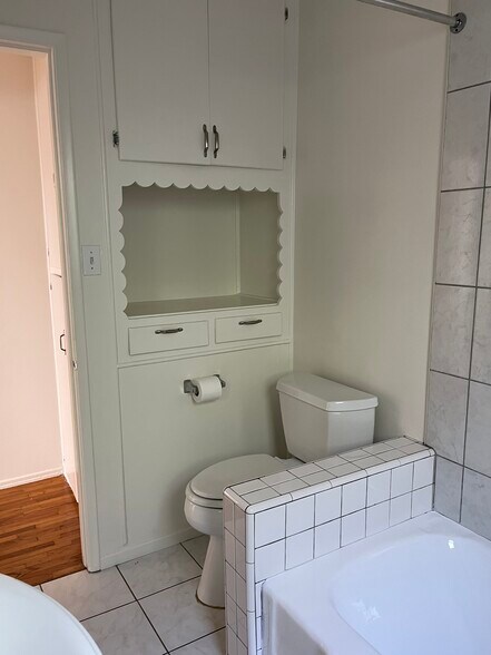 Building Photo - 5319 Radford Ave