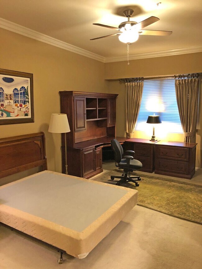 Building Photo - Incredibly Spacious Furnished 2 Bedroom/2 Bath Condo at Park Townsend