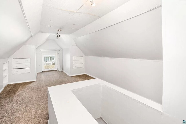 Building Photo - 2114 E 4th St