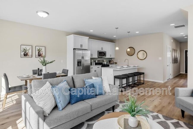Building Photo - 920 Woodview Ct