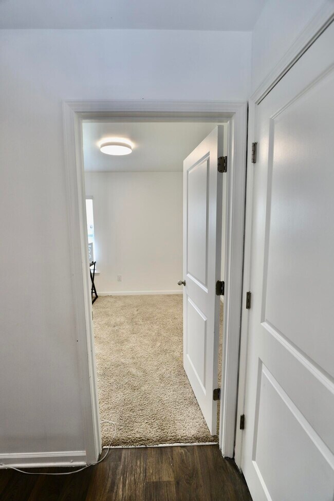 Building Photo - 2037 Elmridge Rd