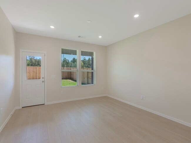 Building Photo - 15881 Blass Vly Dr