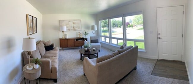 Building Photo - Beautifully Updated 3 Bedroom 1 Bath Home ...