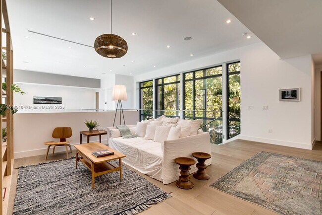 Building Photo - 4094 Park Ave