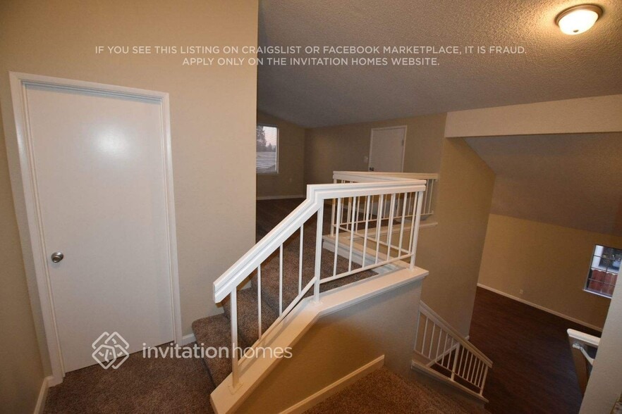 Building Photo - 242 Newport Cir