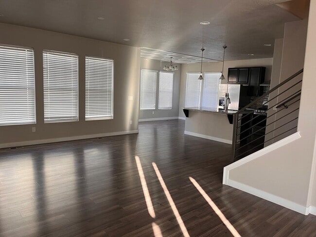 Building Photo - Beautiful Daybreak home for rent!