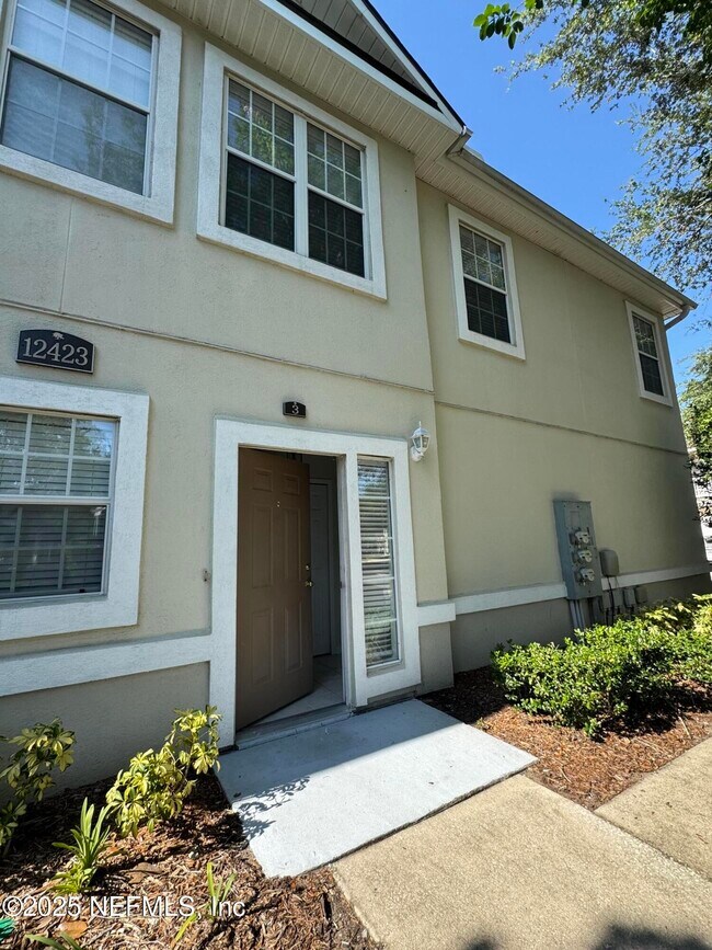 Building Photo - 12423 Forest Lake Cir W