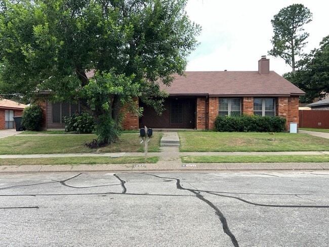 Primary Photo - 1037 Stableway Ln