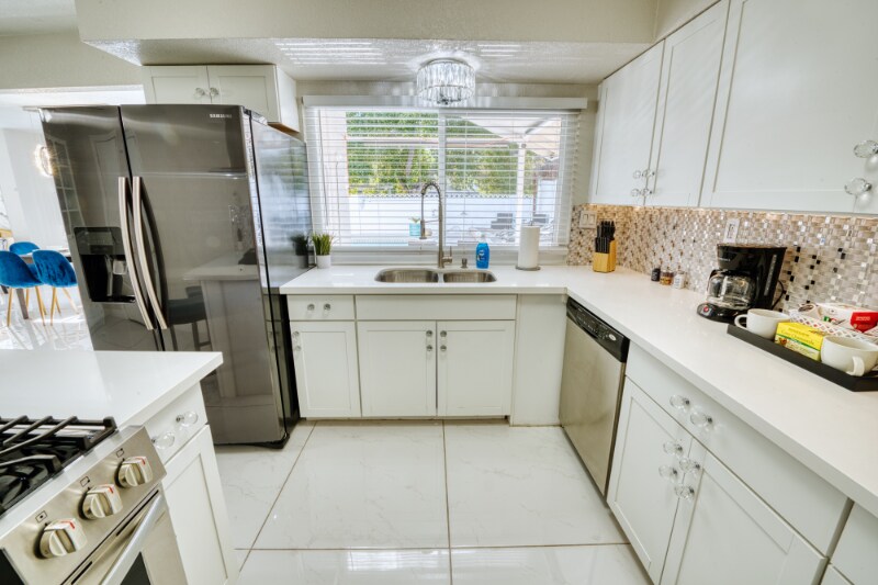 Building Photo - 2659 E Vegas Valley Dr