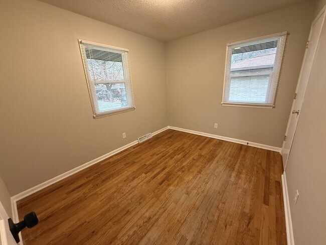 Building Photo - 3421 Fairlane Dr