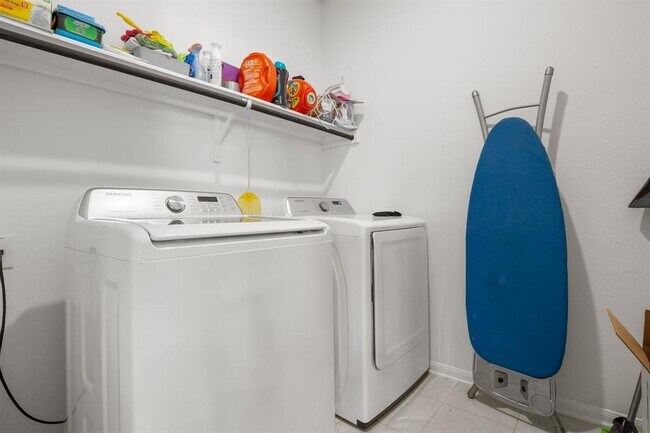 Building Photo - 104 Camella St